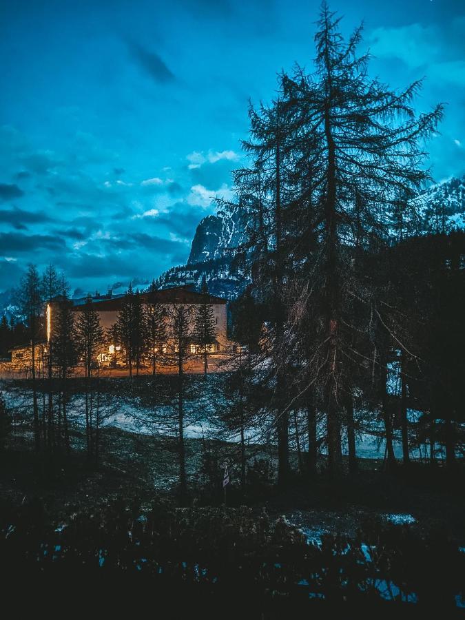 Una Perla A Cortina Cortina dʼAmpezzo Exterior foto